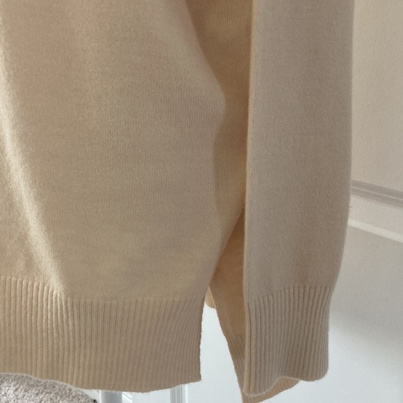 Pink Lily medium sweater v-neck - Picture 7 of 12